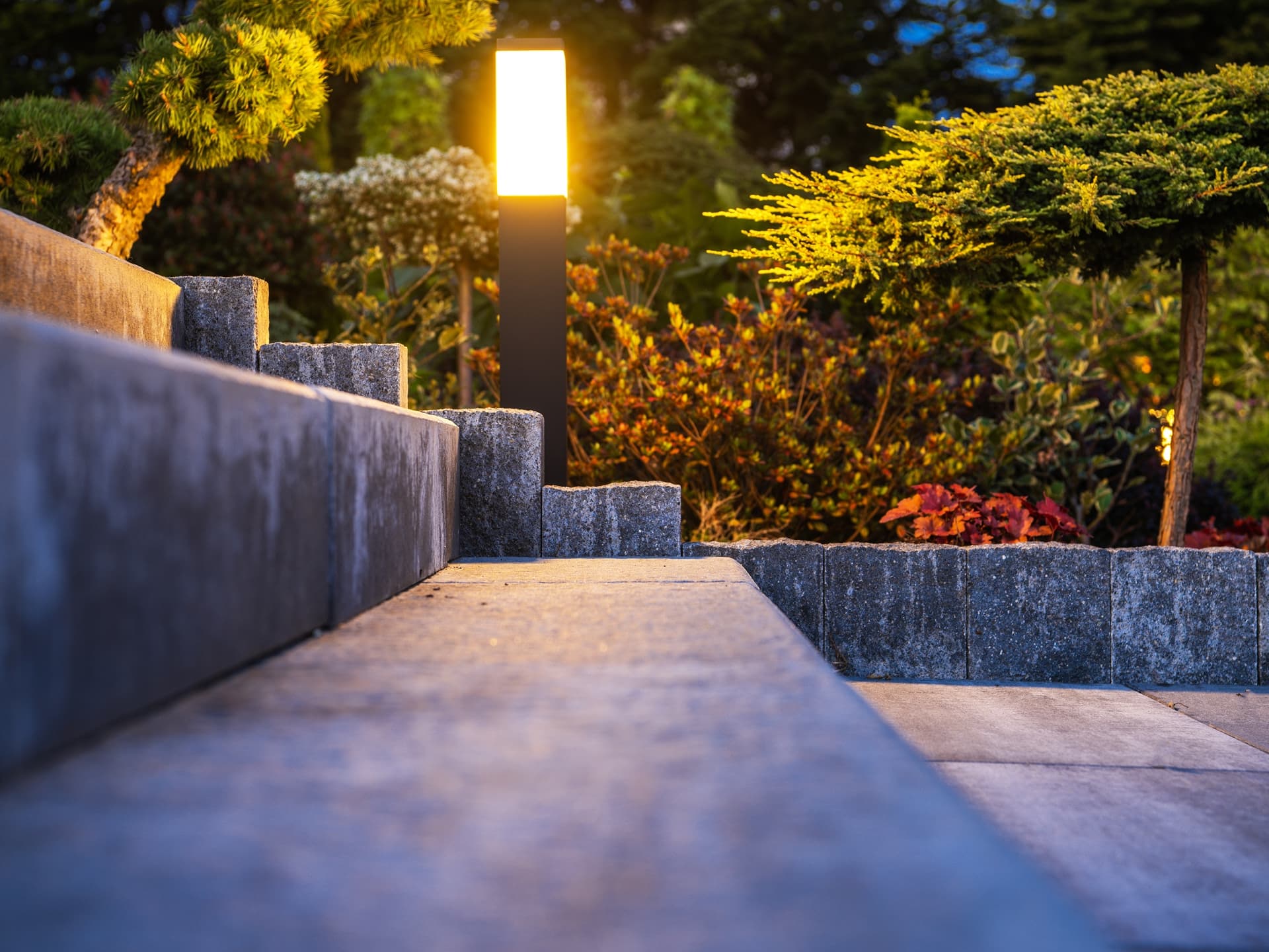 paver stairway with lamp